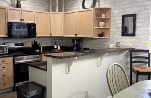 Greenacres House | 3-bedroom/3 Bath townhome in charming Wilmington. Quiet, Family and Dog Friendly