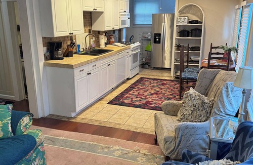 North Carolina Coast Cottage | 3-Bedroom 3 Bath Beach Cottage in Carolina Beach Paws Welcome 2 Blocks to Ocean