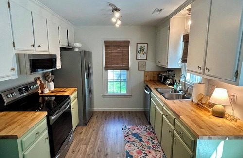 Central Newport News House | 3-bedroom Cape Cod Guesthouse on the Peninsula