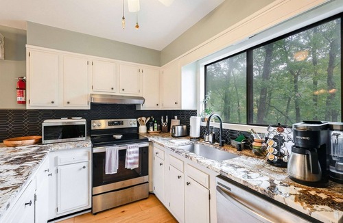 McGaheysville Ski Chalet | 3-bedroom chalet next to the slopes of Massanutten!