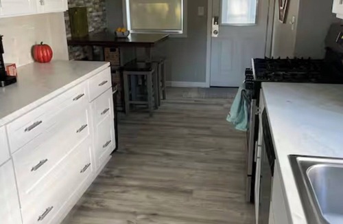 Bayview House | 3 bedroom home by the Sea, a block from the beach!