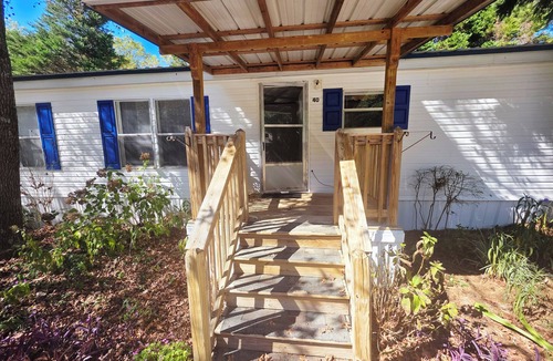 Monroe House | 3-bedroom mobile home in delightful community