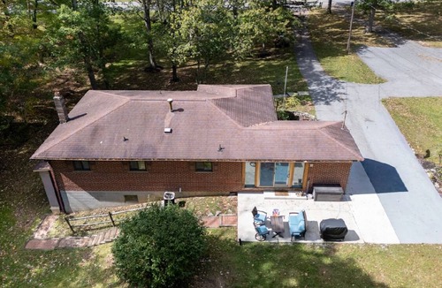 White Oak House | 3-bedroom pet friendly house with AC in Shady Spring- close to Winterplace!
