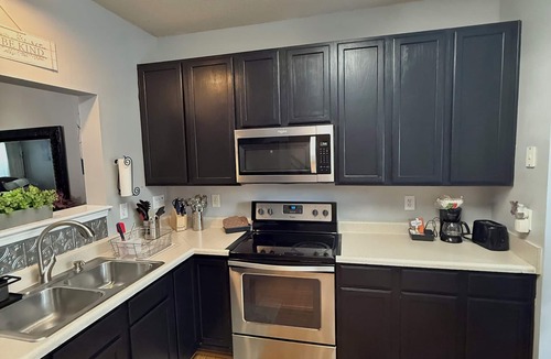 Archdale House | 3-Bedroom Relaxing Townhome Near HP Furniture Market & High Point University