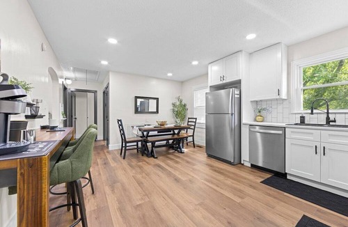 Knoxville House | 3 BR 2 BTH Knoxville newly remodeled home