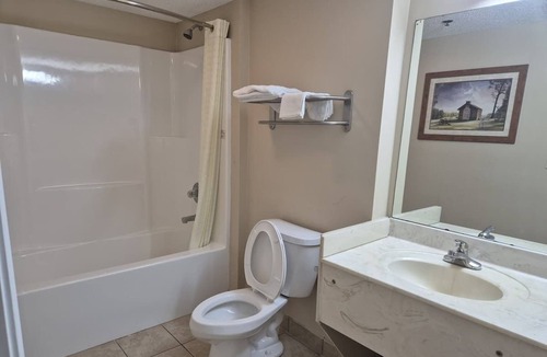 Chickamauga Hotel | 3 Budget-friendly Units | Short Drive Rock City, Ruby Falls & Lookout Mountain