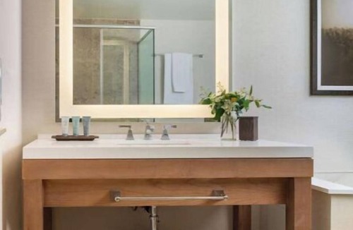 Braselton Hotel | 3 Chic Rooms w/Modern Comforts by Bob Ross-Worthy Lake for Couples Escapes