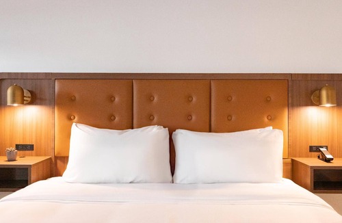 Talbot's Corner Hotel | 3 Family-Friendly Modern Rooms in Nashville | Free Parking & Pool Access
