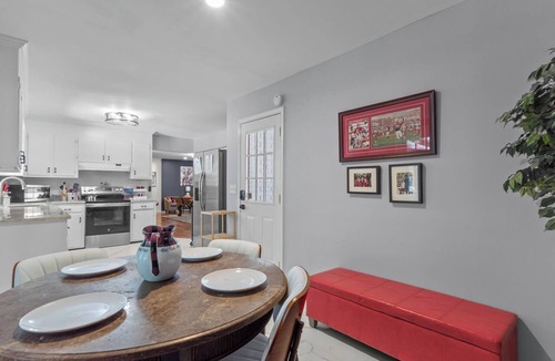 Northport House | 3 KINGS, Cowboy Pool, Gym, Movies, Games - Ivory on 30th