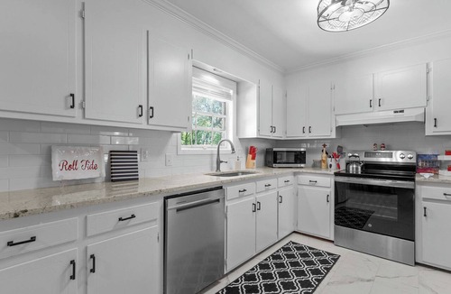 Northport House | 3 KINGS, Cowboy Pool, Gym, Movies, Games - Ivory on 30th