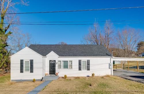 Radford House | 3 Mi to Radford University & River, Charming Home