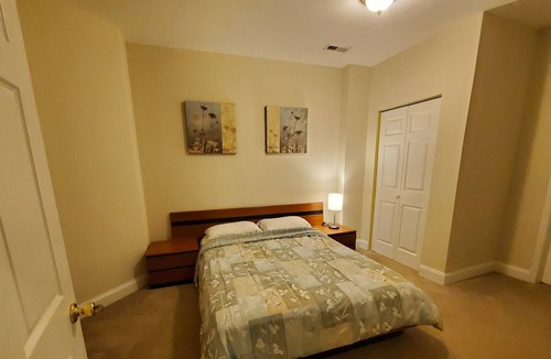 Fairland Apartment | 3 Queen beds, Private entry, Kitchen/bath