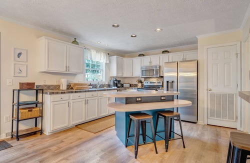 Moneta House | 3 Spacious floors! Great for multiple families