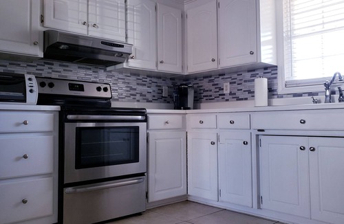 Lyman House | 30+Day Stay Pet friendly Parking 3 cars BMW & GSP Airport