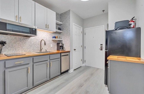 Smith Mountain Lake Apartment | #3402 - Studio Suite - Mariners Landing