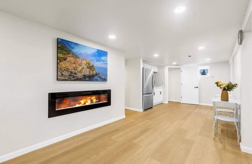 Lakeland South House | 3b1b Lower unit with Waterfront Paradise