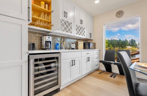 Lakeland South House | 3b2b Upper Unit with Spectacular Lake Views