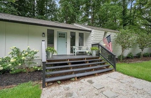 Greenwood House | 3bd 2ba, 5 min away from shopping, dining, pickleball courts, and walking trails