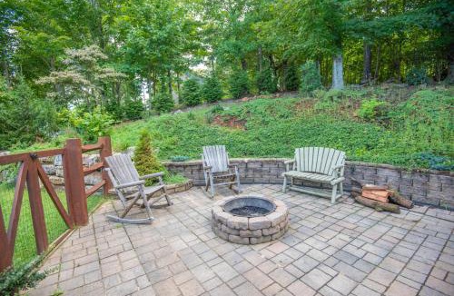 Todd House | 3Bd Log Cabin with Views, Hot Tub, Gas Fireplace, Game Room