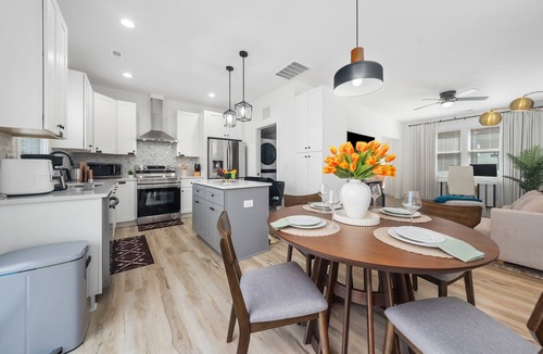 East Durham House | 3BR/2.5 BA with Fenced Yard - Dogs OK - 10 mins to Duke U & 5 mins to Downtown