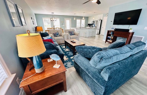 Holden Beach House | 3BR Castle in the Sand, Holden Beach; sleeps 8, family-friendly