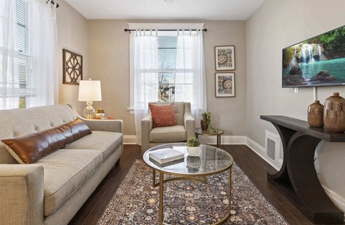 Oakley House | 3BR Fully equipped Top Flr Home near AdventurePark