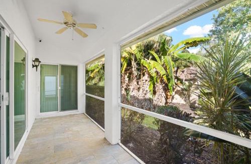 Coachman Glen House | 3BR Getaway Pool Access Screened Lanai