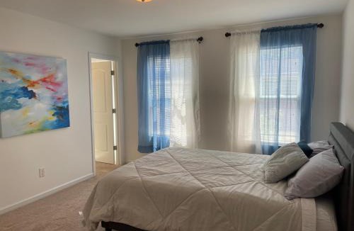 Oakdale House | 3BR Near Panthers Stadium! Spacious & Pet-Friendly