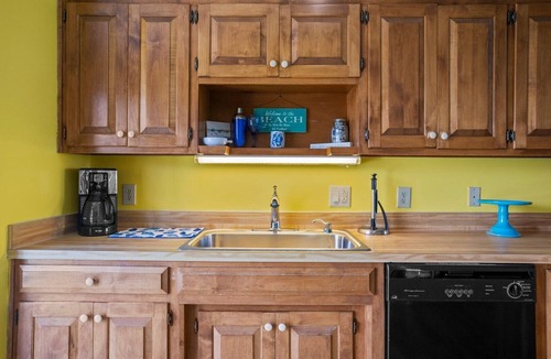 Sneads Ferry House | 3BR Ocean View Townhome in North Topsail Beach with Community Pool