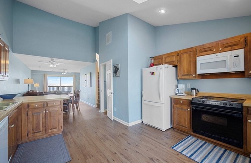 Sneads Ferry House | 3BR Oceanfront Townhome on North Topsail Beach