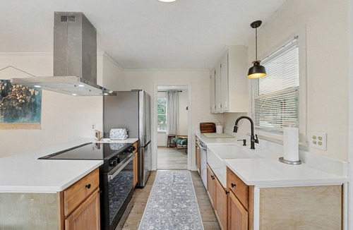 Raleigh House | 3BR Ranch Near North Hills – Family Friendly & Long Stays