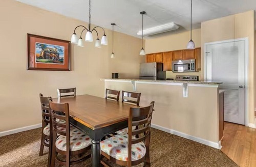 Berkeley Condo | 4 BDRM SLEEPS 16 GREAT LOCATION NEAR BUSCH GARDENS INDOOR OUTDOOR POOLS HOT TUBS