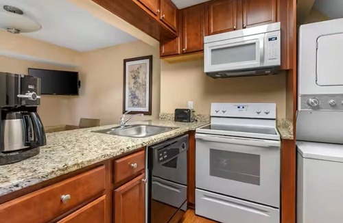 Berkeley Condo | 4 BDRM SLEEPS 16 GREAT LOCATION NEAR BUSCH GARDENS INDOOR OUTDOOR POOLS HOT TUBS