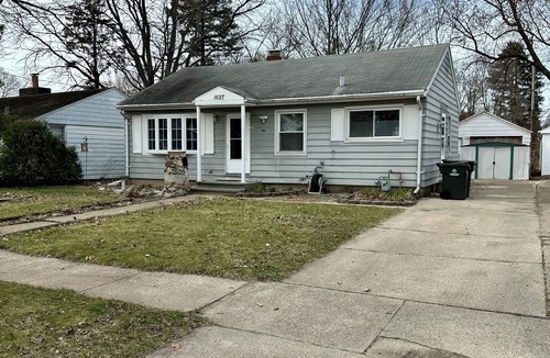 South Bend House | 4 bed 2 bath house, walk to Notre Dame, safe area
