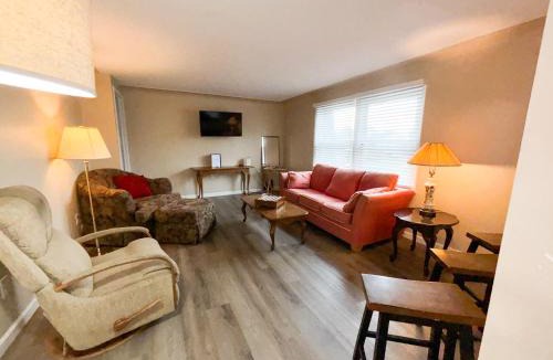 Anchor Bay Harbor Apartment | 4 Bed, 2 Bath, Upper Flat