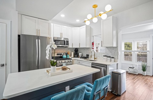 Brookland House | 4 Bed 3 Bath Home by Catholic University & Union Market 15 min from White House