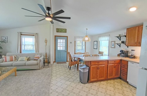 Salvo Cottage | 4-bedroom cottage with short walk to beach. A/C, Wifi, Pets accepted