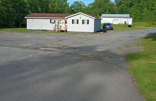 Minden House | 4 bedroom house sleeps 13 with huge backyard right before Ace Adventure resort