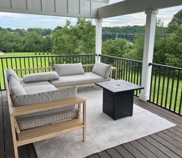Winchester Villa | 4-bedroom Lake house in Twin Creeks Winchester TN with Lakeview's, hot tub, pool