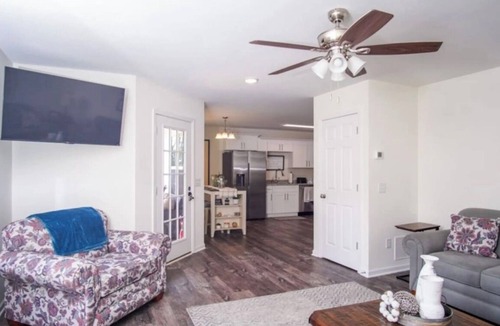 Leesburg House | 4-bedroom lakefront house in charming Leesburg with WiFi, AC.Enjoy your stay