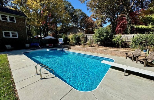 High Point House | 4 Bedroom w/Heated Pool by Oak Hollow Lake