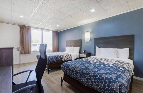 Wytheville Hotel | 4 Convenient Units Near I-81 | Short Drive to Downtown Wytheville, w/Parking