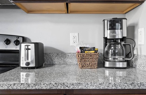 Mile Square Apartment | 4 Downtown combined units with free parking