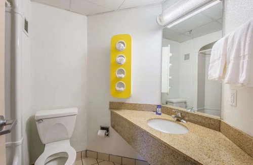 Knoxville Hotel | 4 Family-Friendly Rooms w/Seasonal Pool | Pet-Friendly, Free Parking