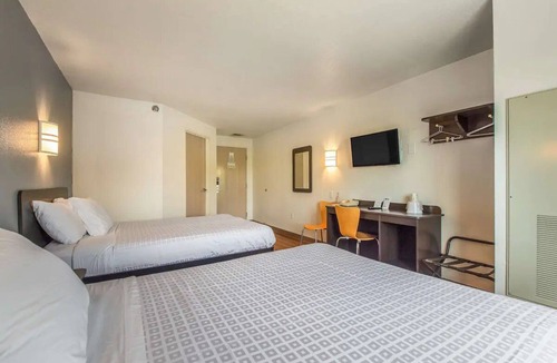 Knoxville Hotel | 4 Family-Friendly Rooms w/Seasonal Pool | Pet-Friendly, Free Parking