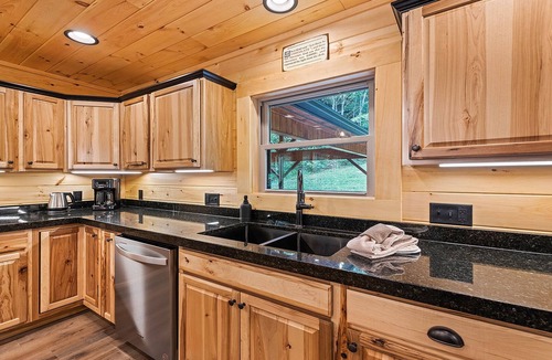 Maggie Valley Cabin | 4 Loves Lodge - Main Home Sleeps 22, 5 BR, 5 1/2 BA, Pet Friendly