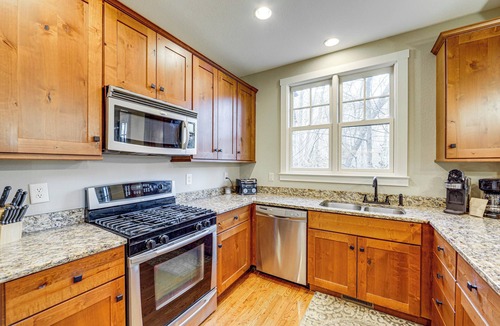 Bear Lake Reserve House | 4 Mi to Bear Creek Lake! Serene Escape w/Deck