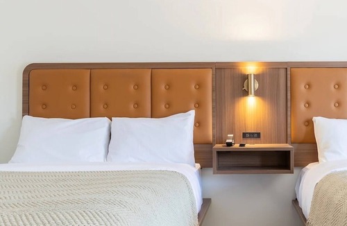 Talbot's Corner Hotel | 4 Modern Deluxe Rooms near Ryman Auditorium | Pool & Free Parking | Pet-Friendly