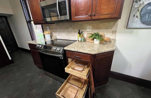 Latonia House | 40 Days & 40 Nights Group Stay—Sleeps 16