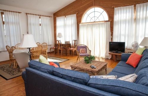 Avon House | 40399 Beachcomber Rd Home